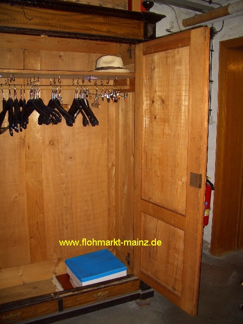 Schrank-5444b.jpg